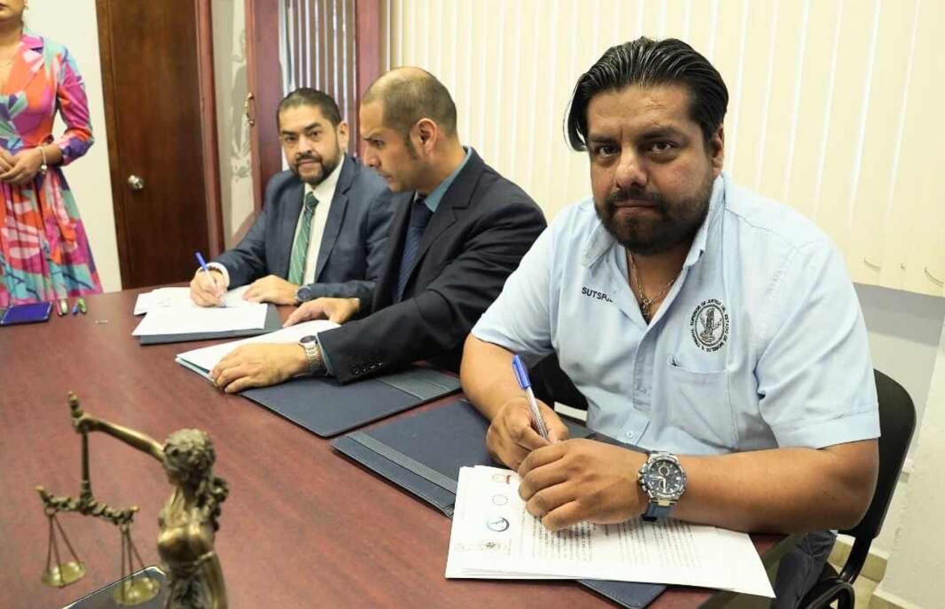Firma presidente del TSJ convenio de condiciones generales del trabajo con SUTSPJEM