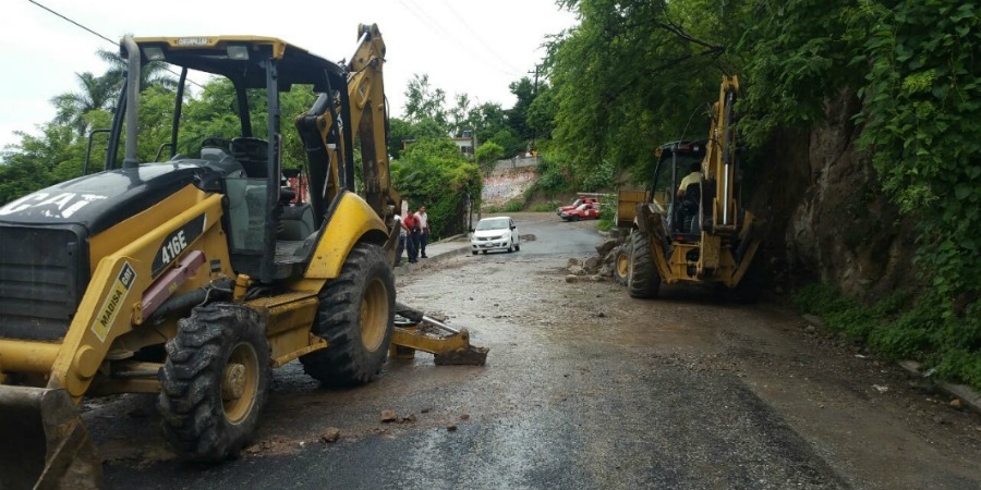 Por lluvias, se registró un derrumbe de talud en el circuito de Tequesquitengo