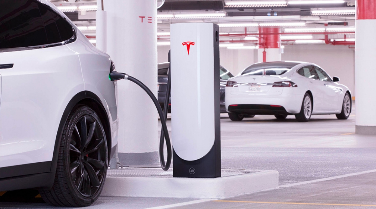 Tesla presenta sus nuevos mini Superchargers