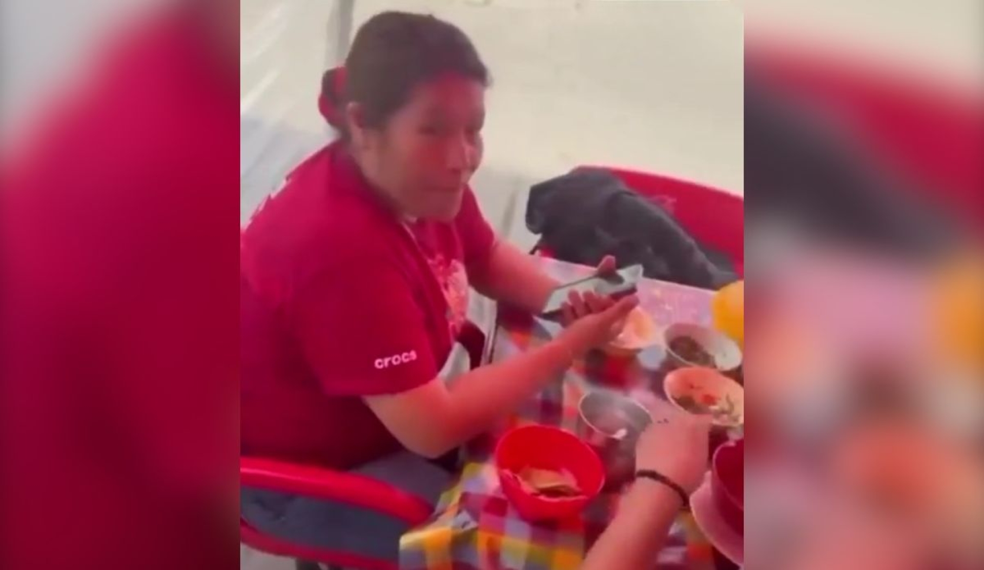 Mujer es bautizada como ‘Lady Pancita’ tras no pagar menudo consumido