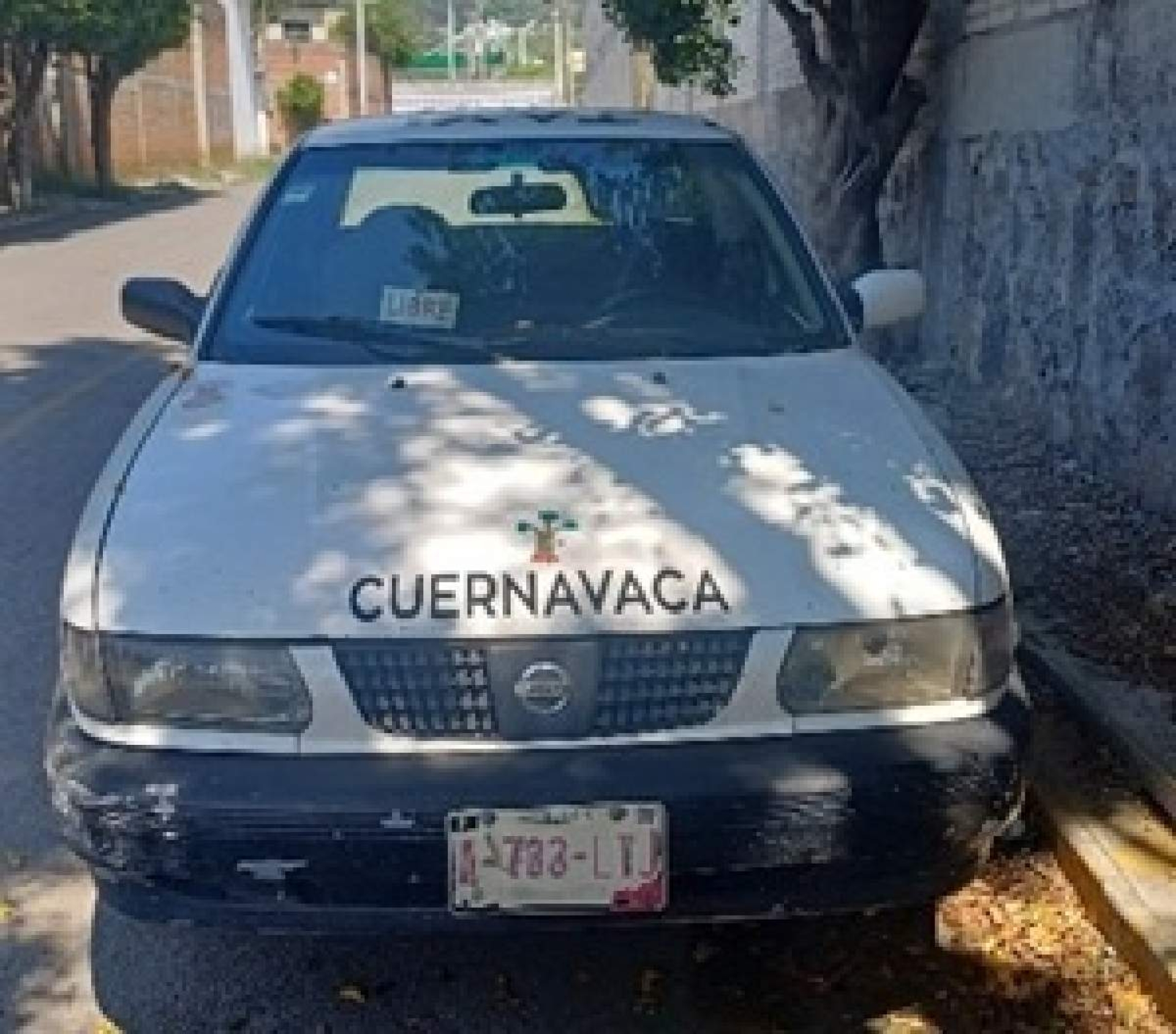 Encuentran dos motos y un taxi abandonados