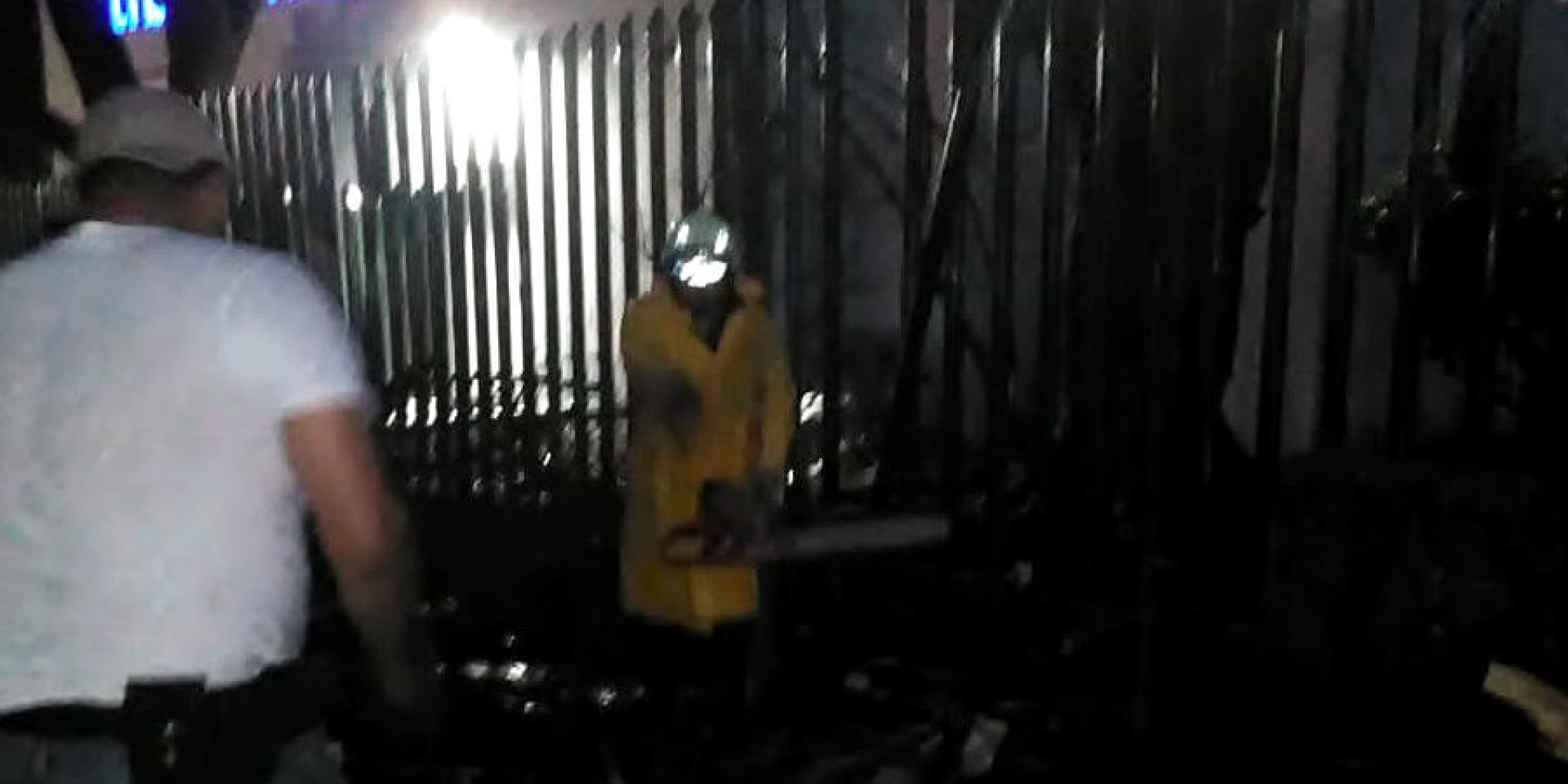 Ocasionan lluvias inundación de viviendas en Flores Magón y caída de ramas de árbol