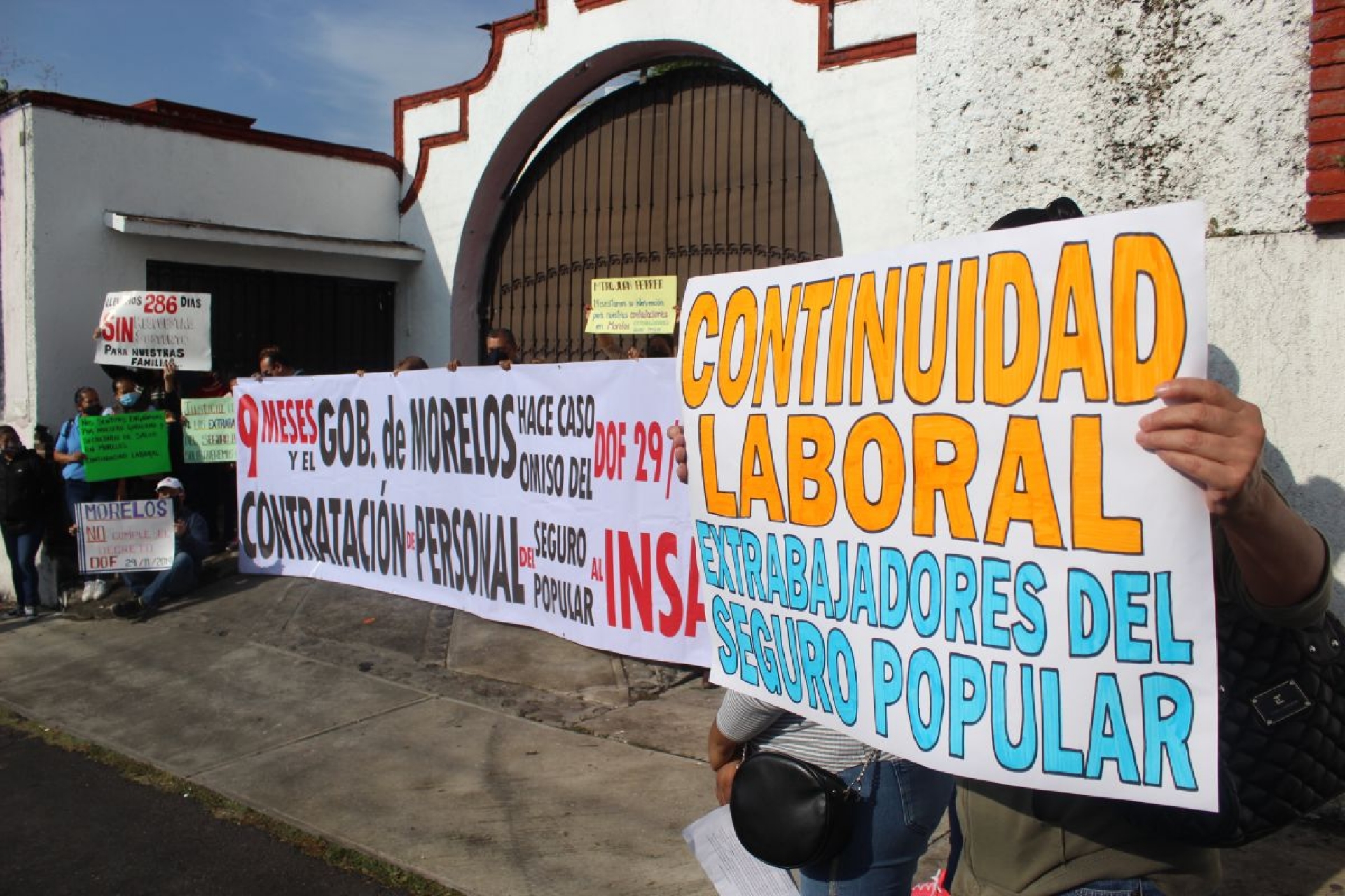 Despedidos del Seguro Popular cumplieron su advertencia