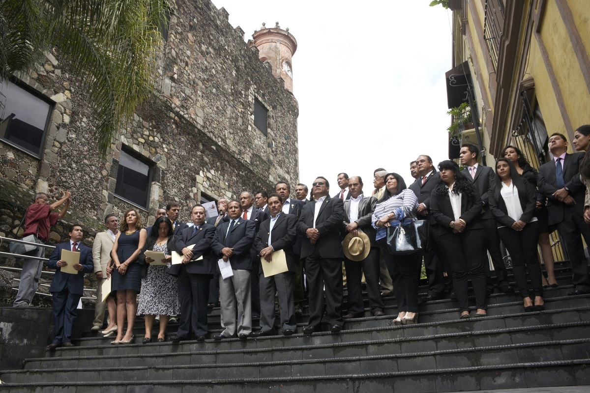 Reclaman litigantes por ser relegados en acto oficial por Día del Abogado