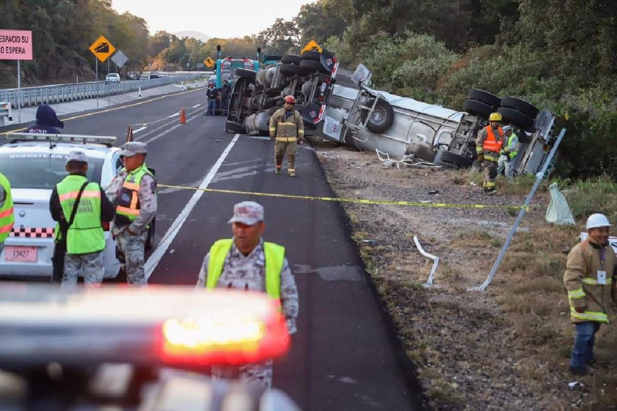 Vuelca un tráiler sobre la autopista La Pera-Cuautla