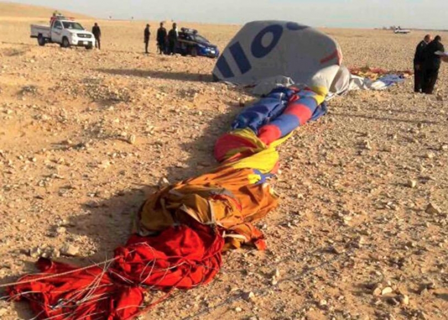 Un muerto y 12 heridos al estrellarse un globo en Egipto