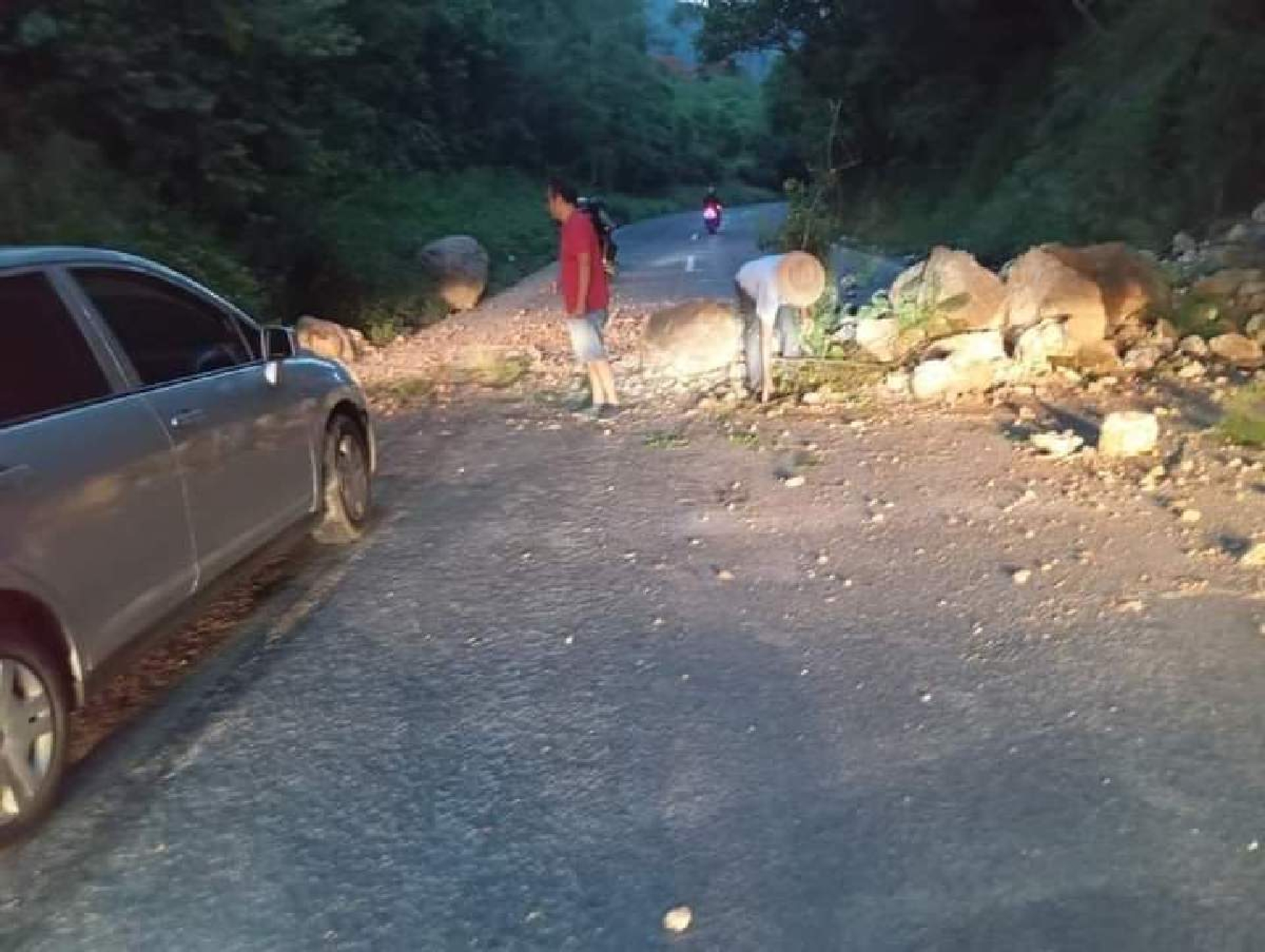 Deslizamiento provoca cierre parcial en Cañón de Lobos