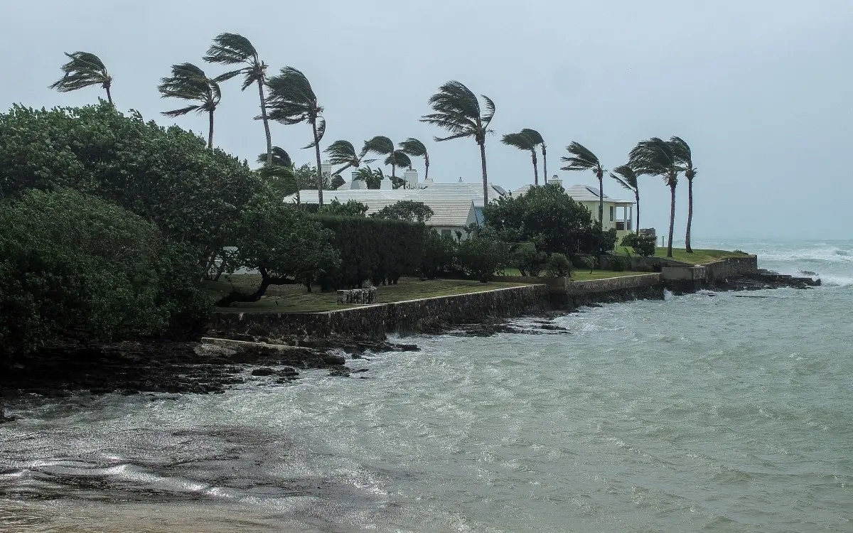 Tormenta 'Fiona' golpea la costa este de Canadá; miles de hogares sin luz