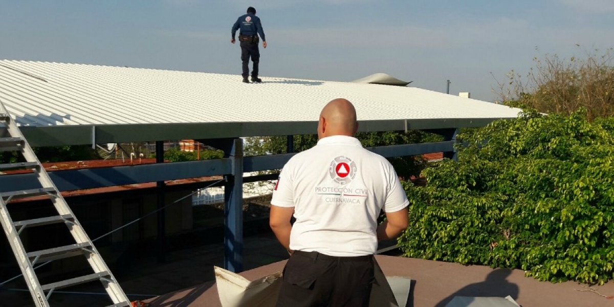 Desprenden fuertes vientos láminas de techumbre en jardín de niños ubicado en Teopanzolco