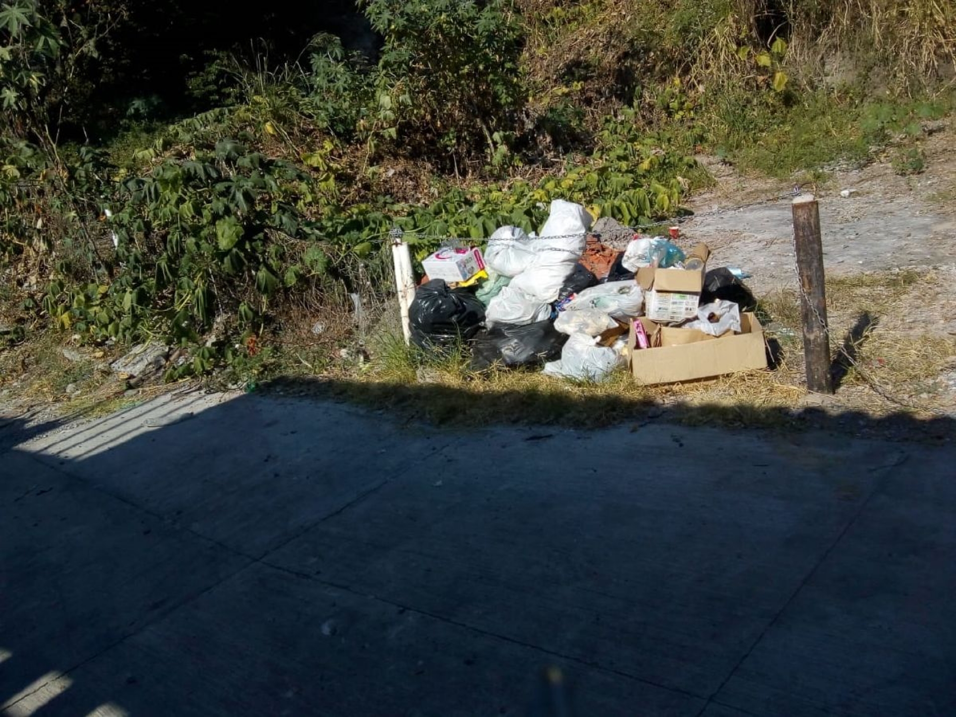 Familias de Tequesquitengo no cuentan con recolección de basura