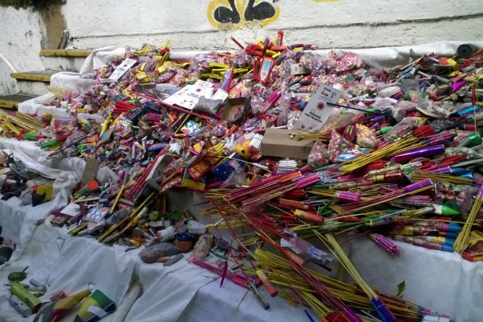 Tras operativos en diferentes mercados del municipio de Cuernavaca se decomisó una fuerte cantidad de explosivos peligrosos para los usuarios