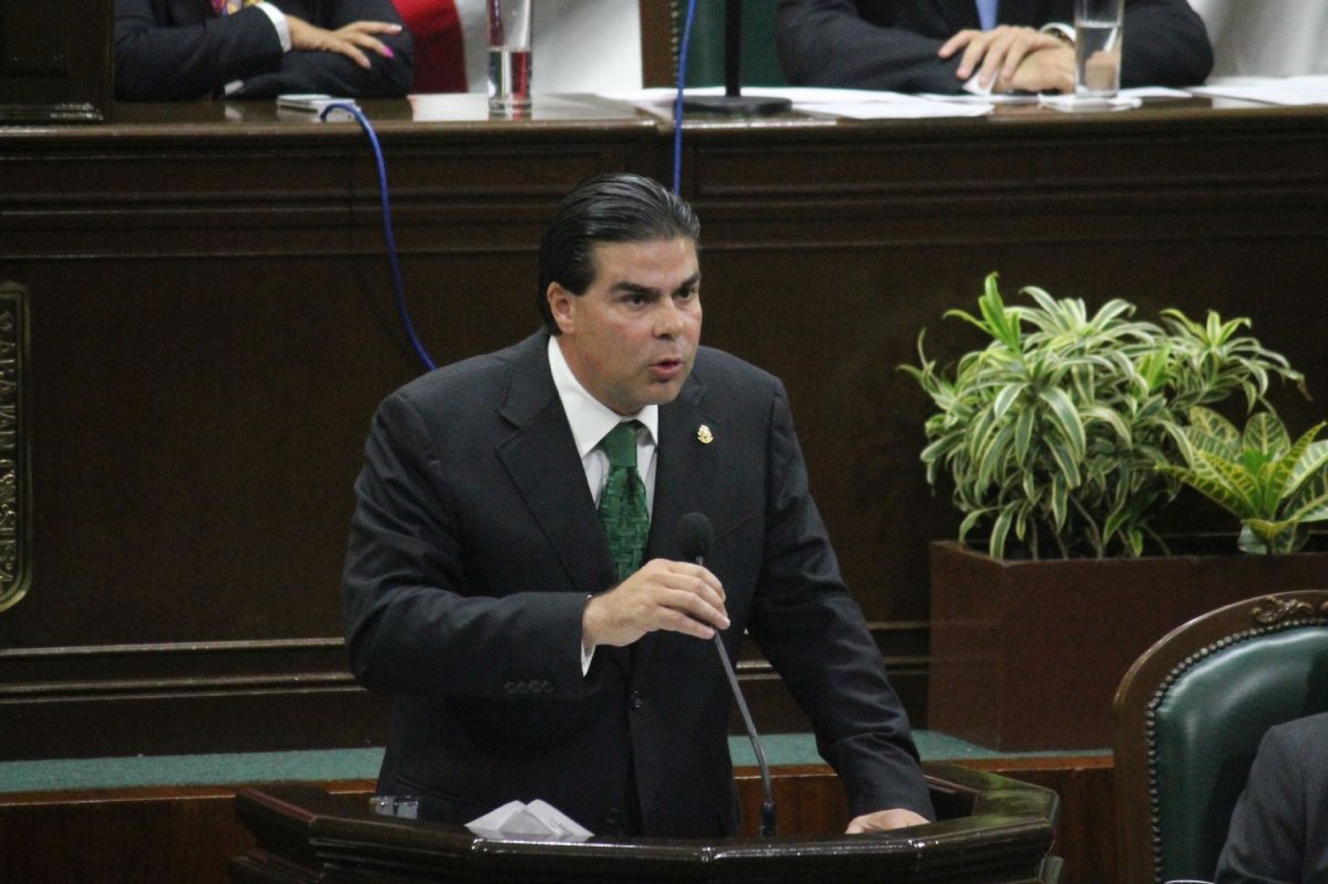 Agradece el diputado de la LIII legislatura Javier Estrada retirada de los muros del Paso Exprés
