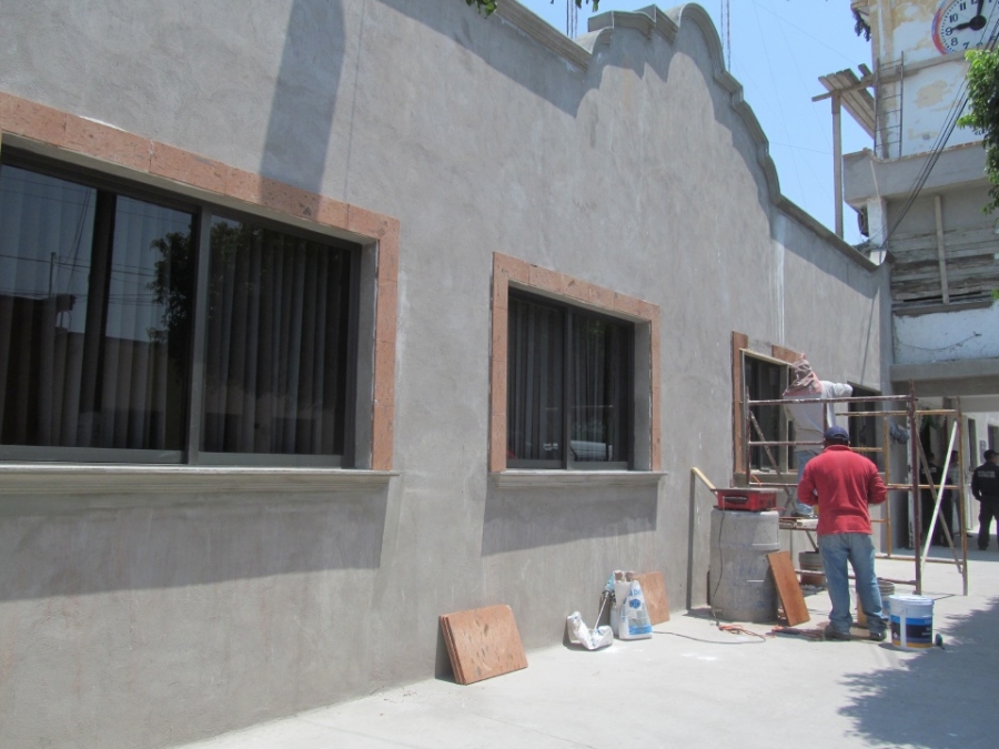 Remodelan fachada de la presidencia de Zacatepec a pesar de crisis económica