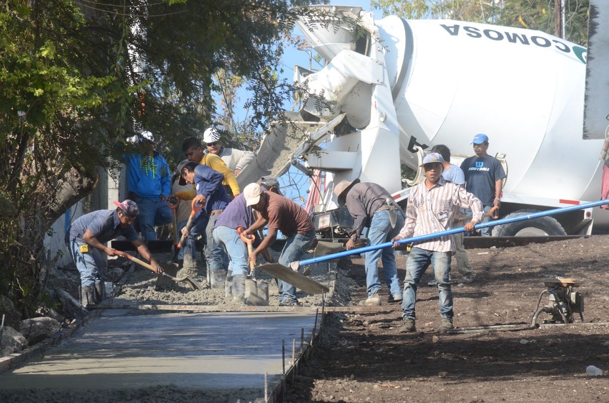 Benefician a habitantes de la comunidad Exhacienda el Hospital con pavimentación