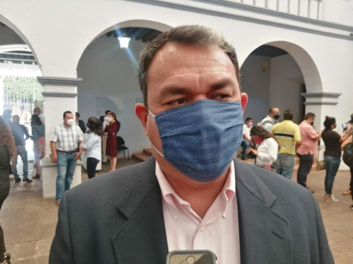 Retirarán a ambulantes que adeuden refrendo