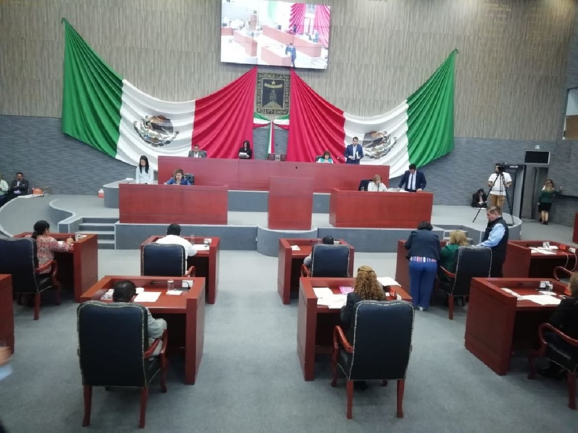 Congreso exhorta a reforzar vigilancia en escuelas en vacaciones