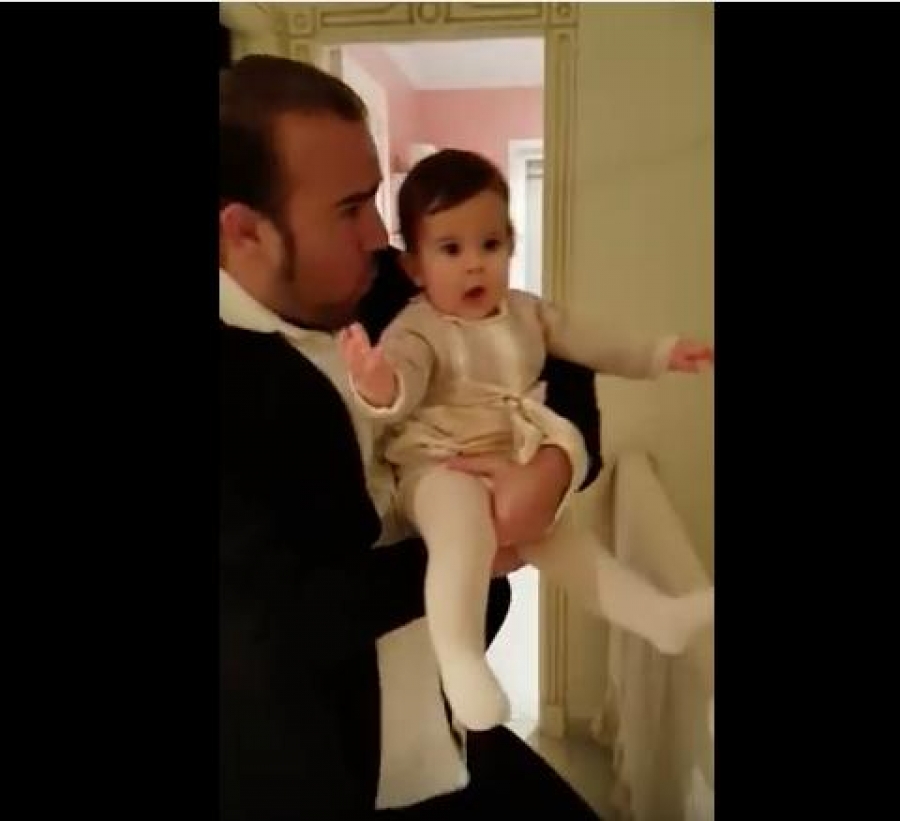Divierte en redes bebé bailando flamenco