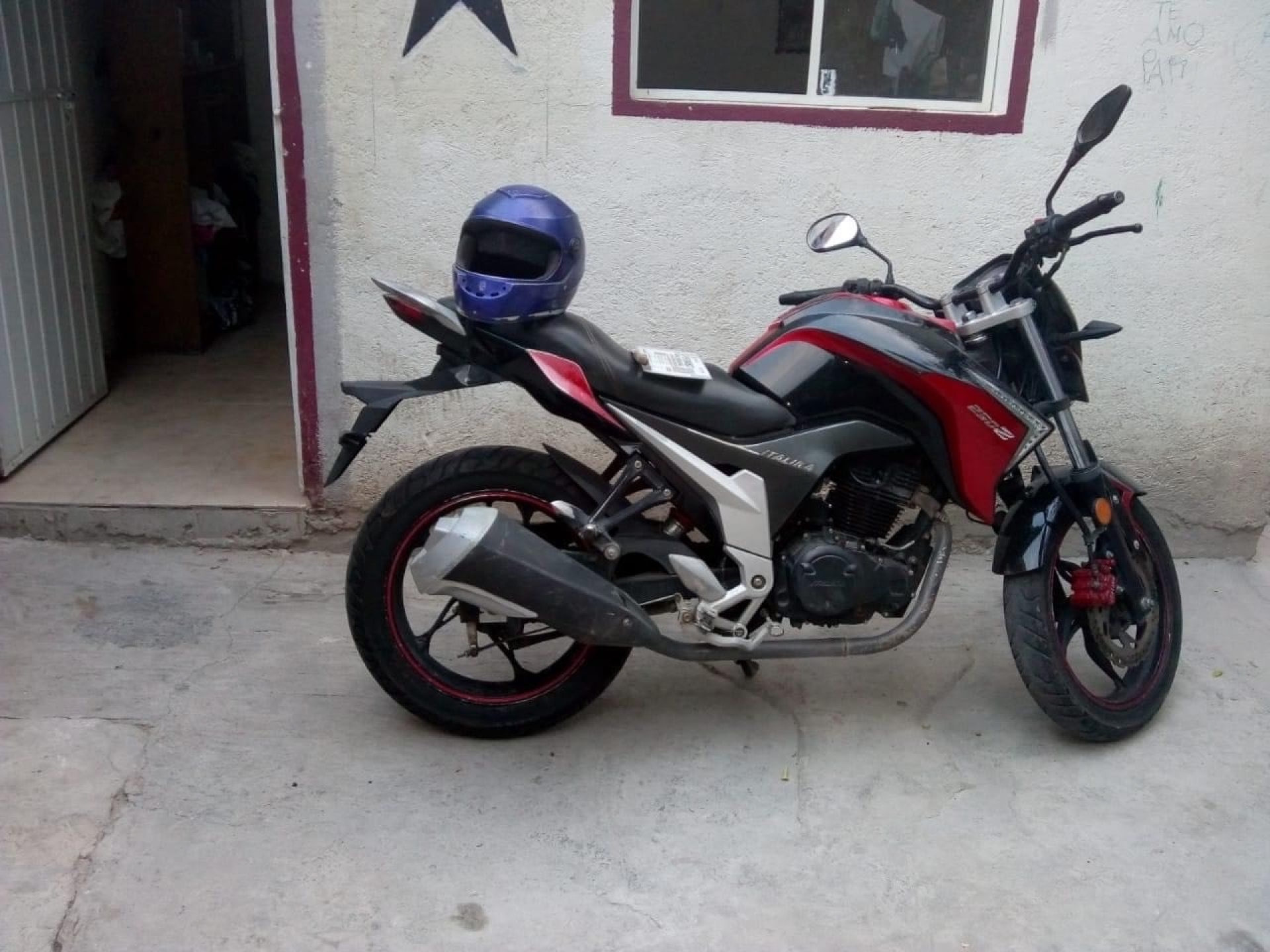 Roban una moto mientras el dueño realizaba compras