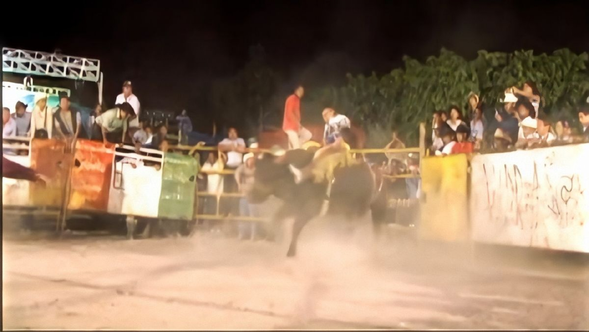 Produce la UAEM documental sobre montadores de toros y locutores de jaripeo