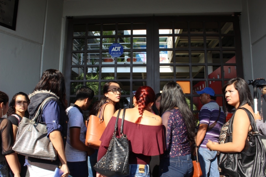 Egresados de enfermería reclaman a la Cruz Roja entrega de título y cédula