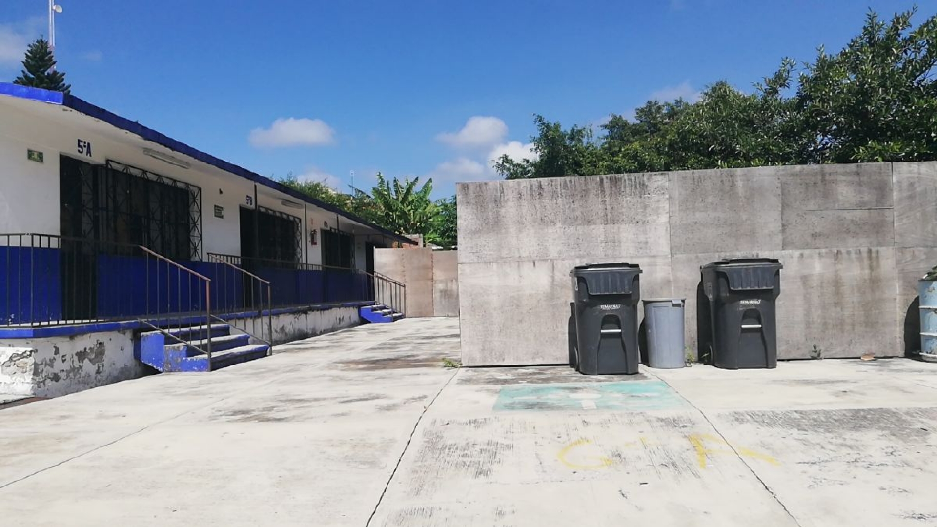 Urge reparación del socavón en la Primaria “Justo Sierra”: padres de familia