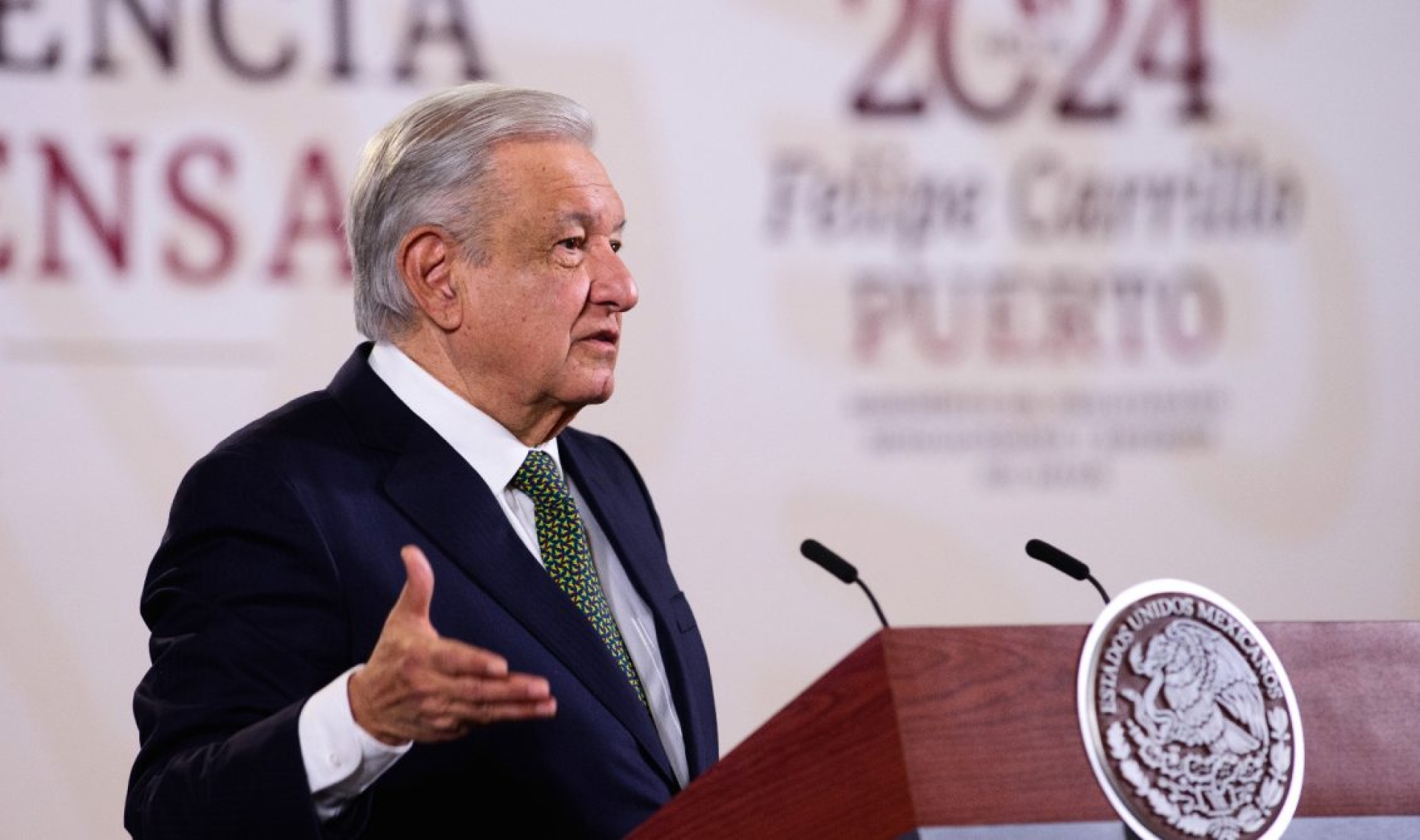 AMLO apoya a Lenia Batres reducción de sueldo: 'Es una cuestión voluntaria'