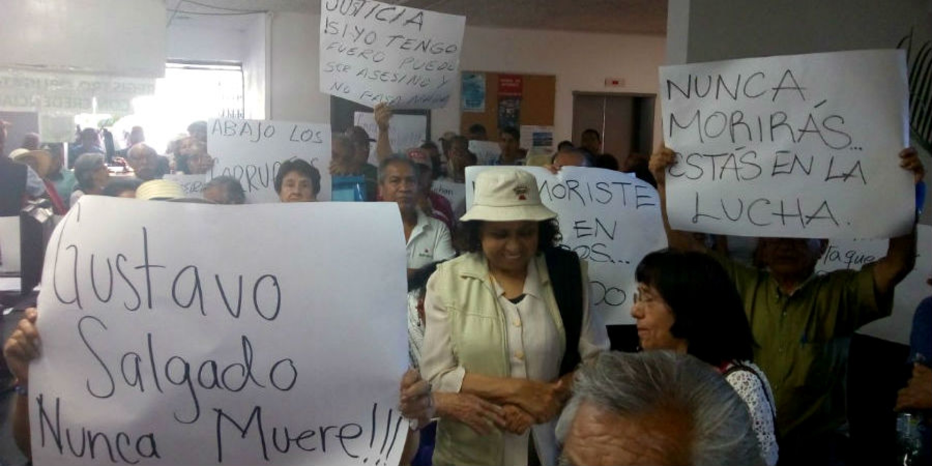 Protesta la Asociación Cívica Morelense en el TSJ