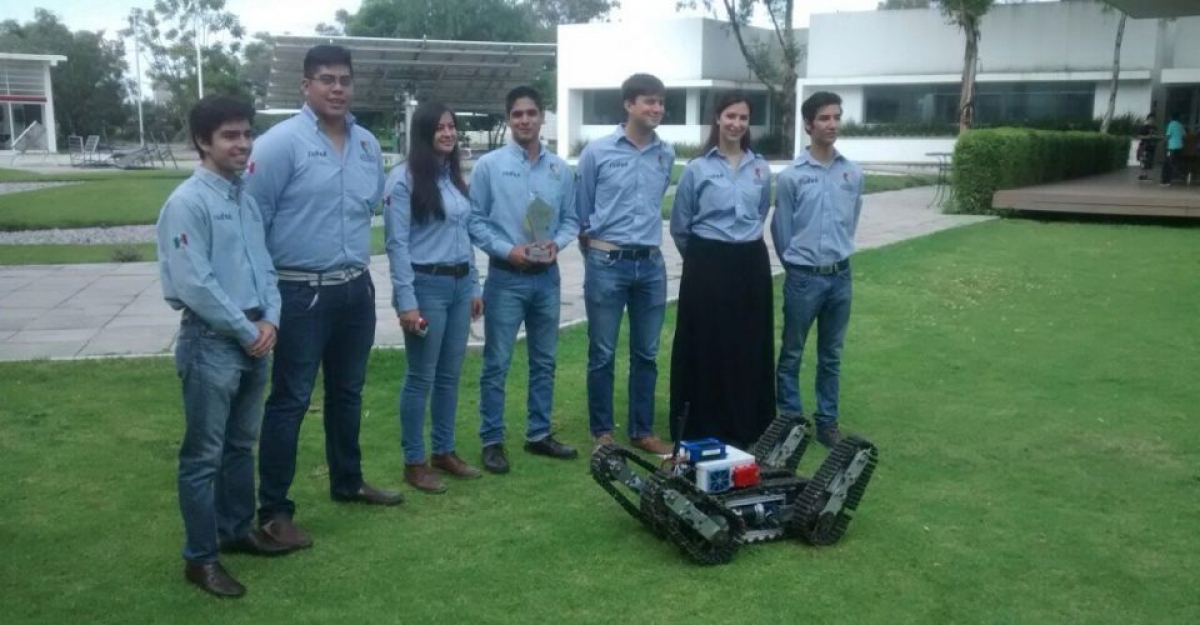 México, tricampeón de la RoboCup: Ocho estudiantes ganan el certamen de tecnología en Alemania
