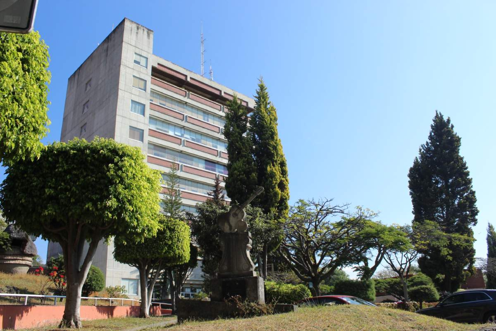 Denuncian costos excesivos en UAEM
