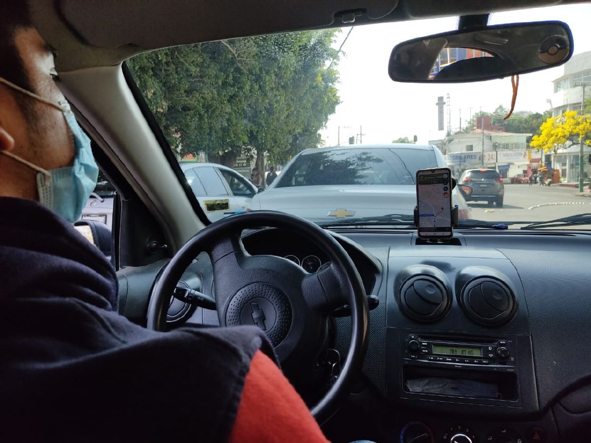 Estudia y en sus ratos libres es conductor de Didi