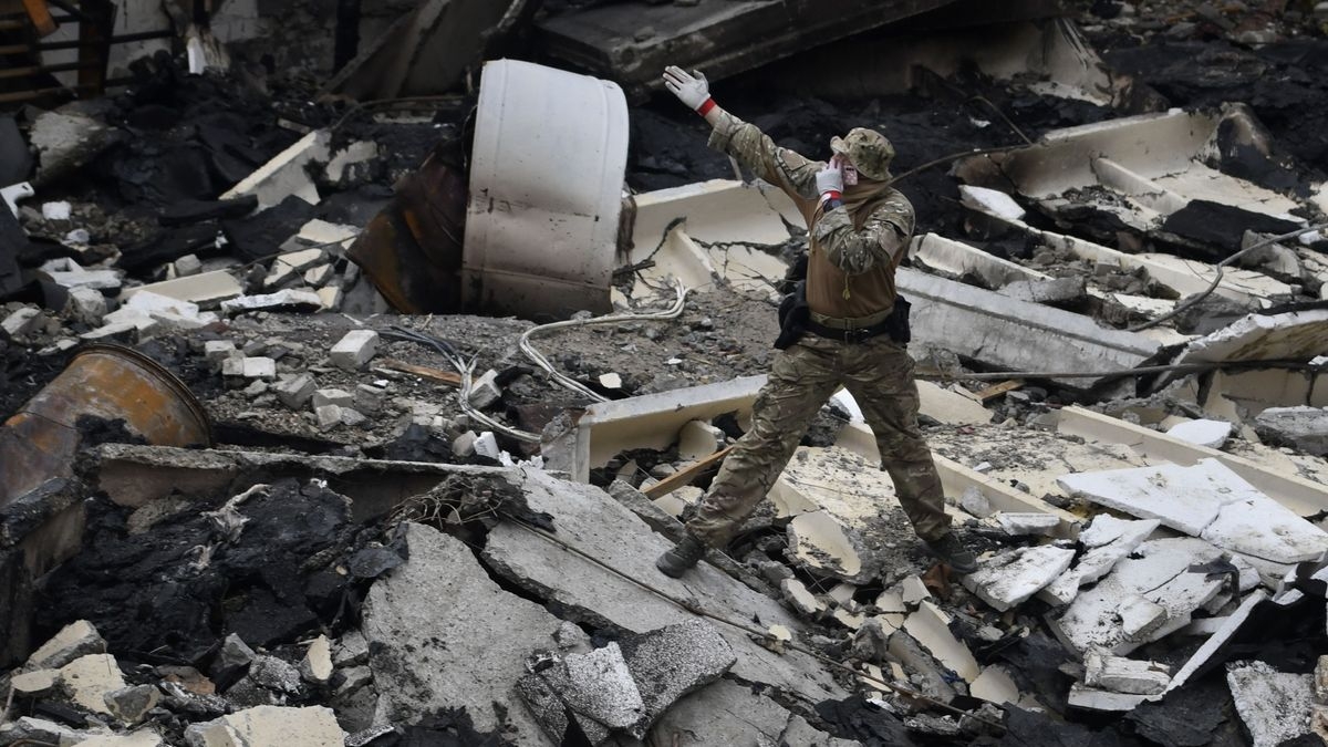 Guerra en Ucrania: Autoridades de Kiev anuncian toque de queda hasta el 3 de julio