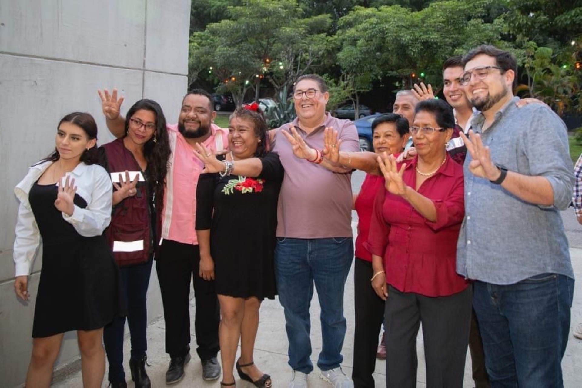 Celebra Víctor Mercado 'Noche Mexicana' con cientos de familias de Cuernavaca