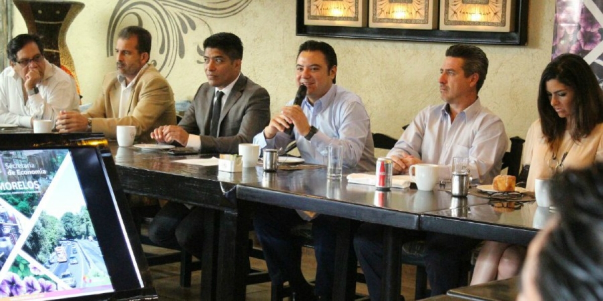 Se reúne secretario de Economía con directores de medios y empresarios