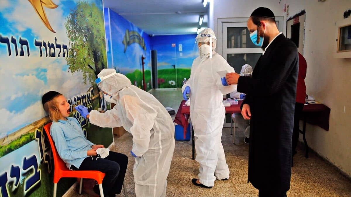 Israel lanza campaña de pruebas COVID-19 previo a inicio de clases