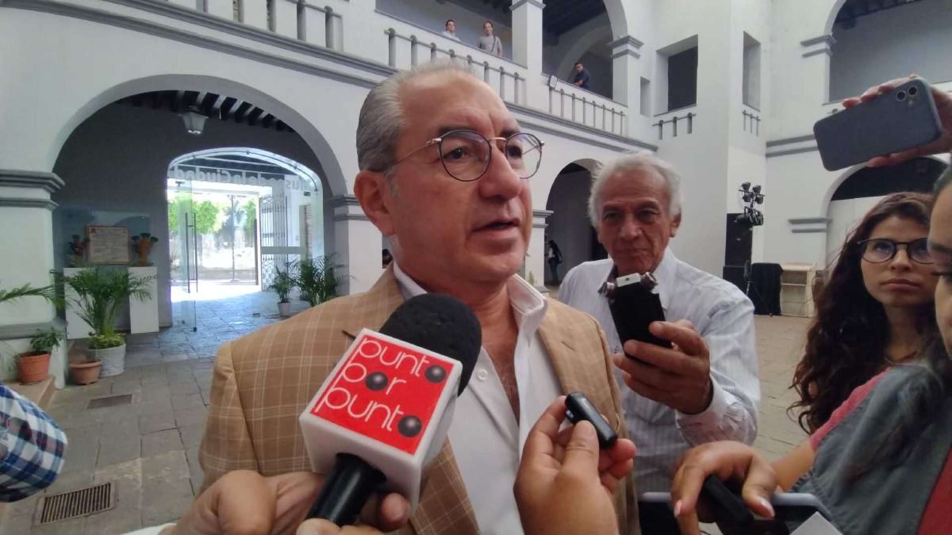 Crece desorden de comercio en glorieta 'Los Caballitos', admiten