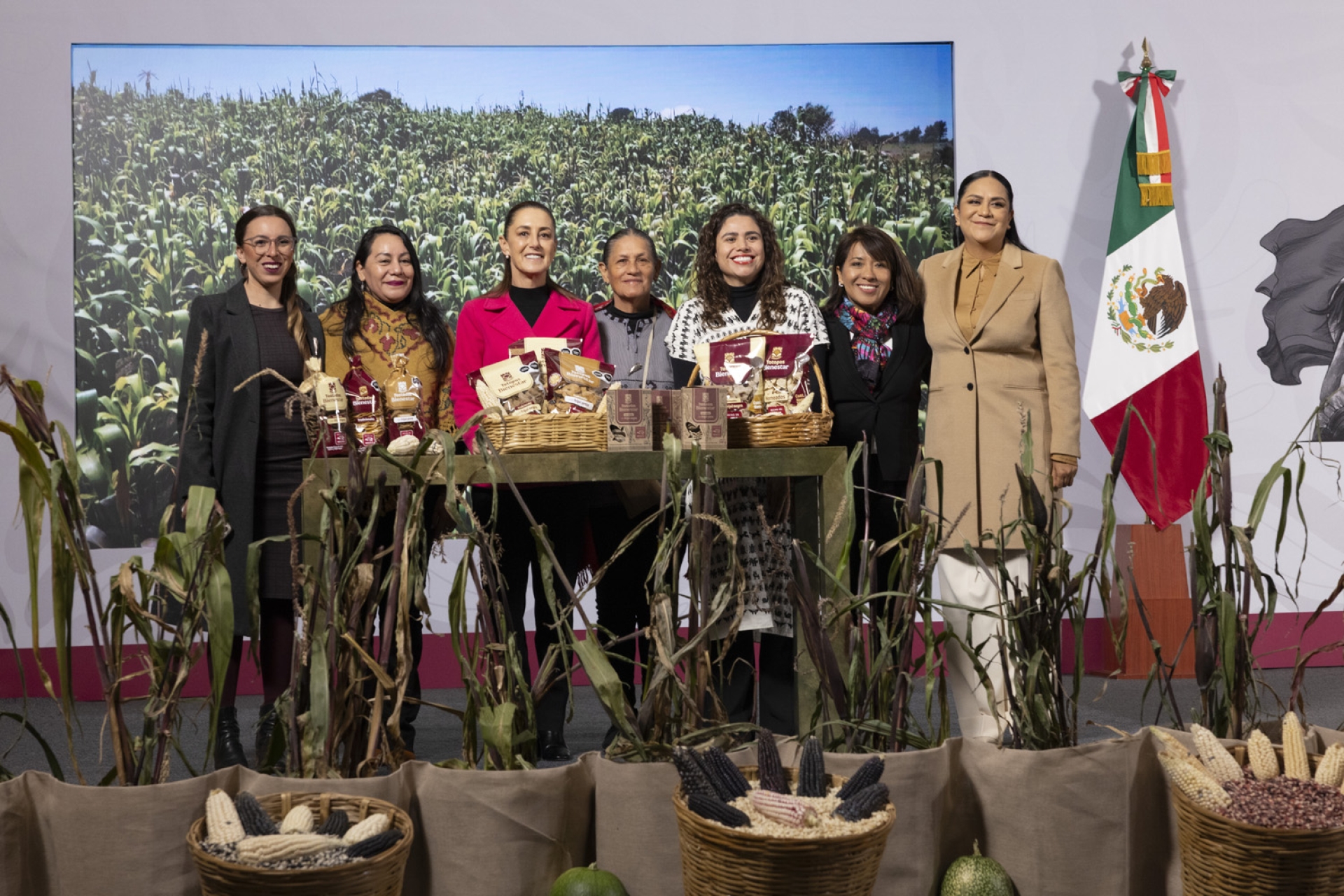 Gobierno presenta 'El Maíz es la Raíz' para proteger el maíz nativo mexicano