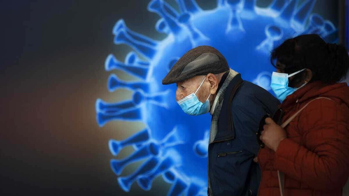 Tos y voz ronca, principales síntomas de Ómicron