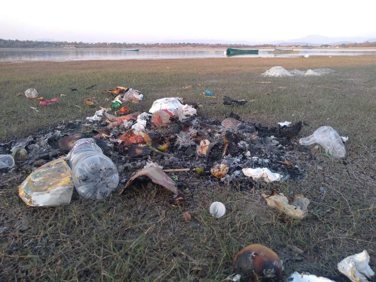 Reiteran llamado a visitantes de la laguna de El Rodeo a no dejar basura