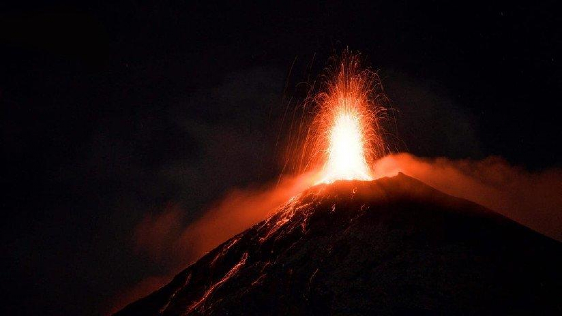 Evacuan a 4 mil en Guatemala por nueva erupción del volcán de Fuego