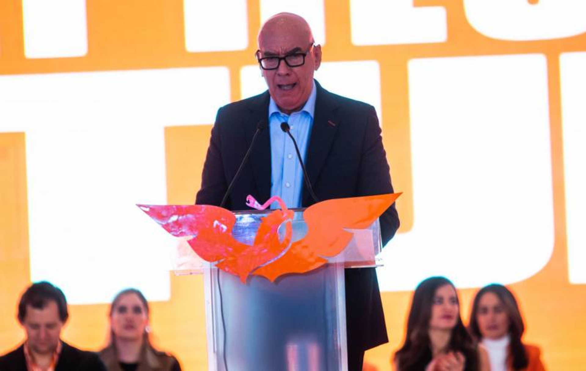 ¿Dante Delgado se 'destapa' como candidato? Publica misteriosa imagen