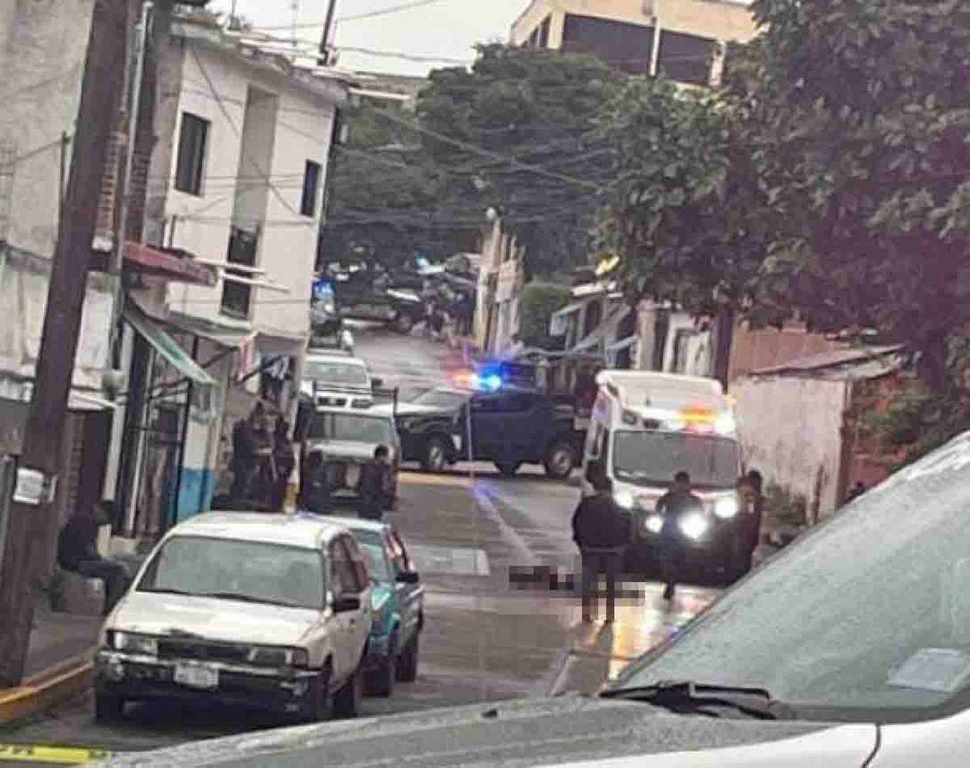 Quedó sin vida a media calle