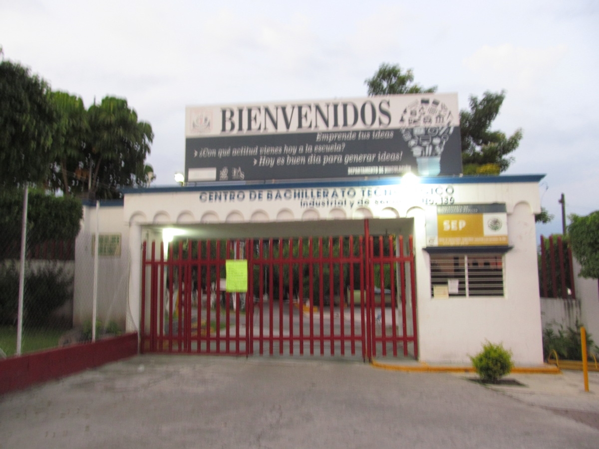 CBTIS 136, sin daño estructural, pero con dos edificios estropeados en sus muros