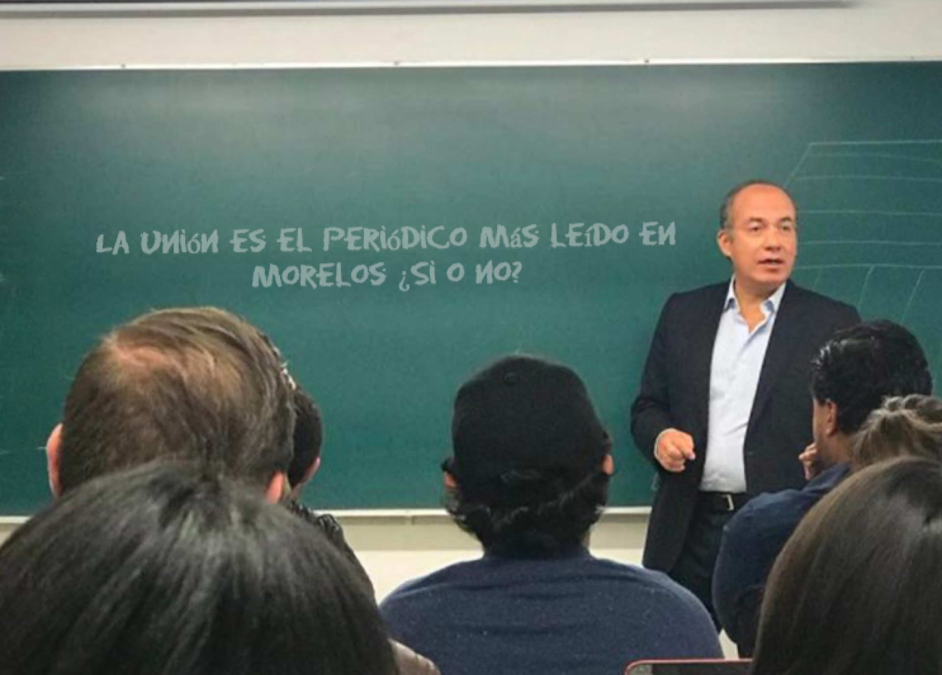 Felipe Calderón da clases y lo convierten en meme