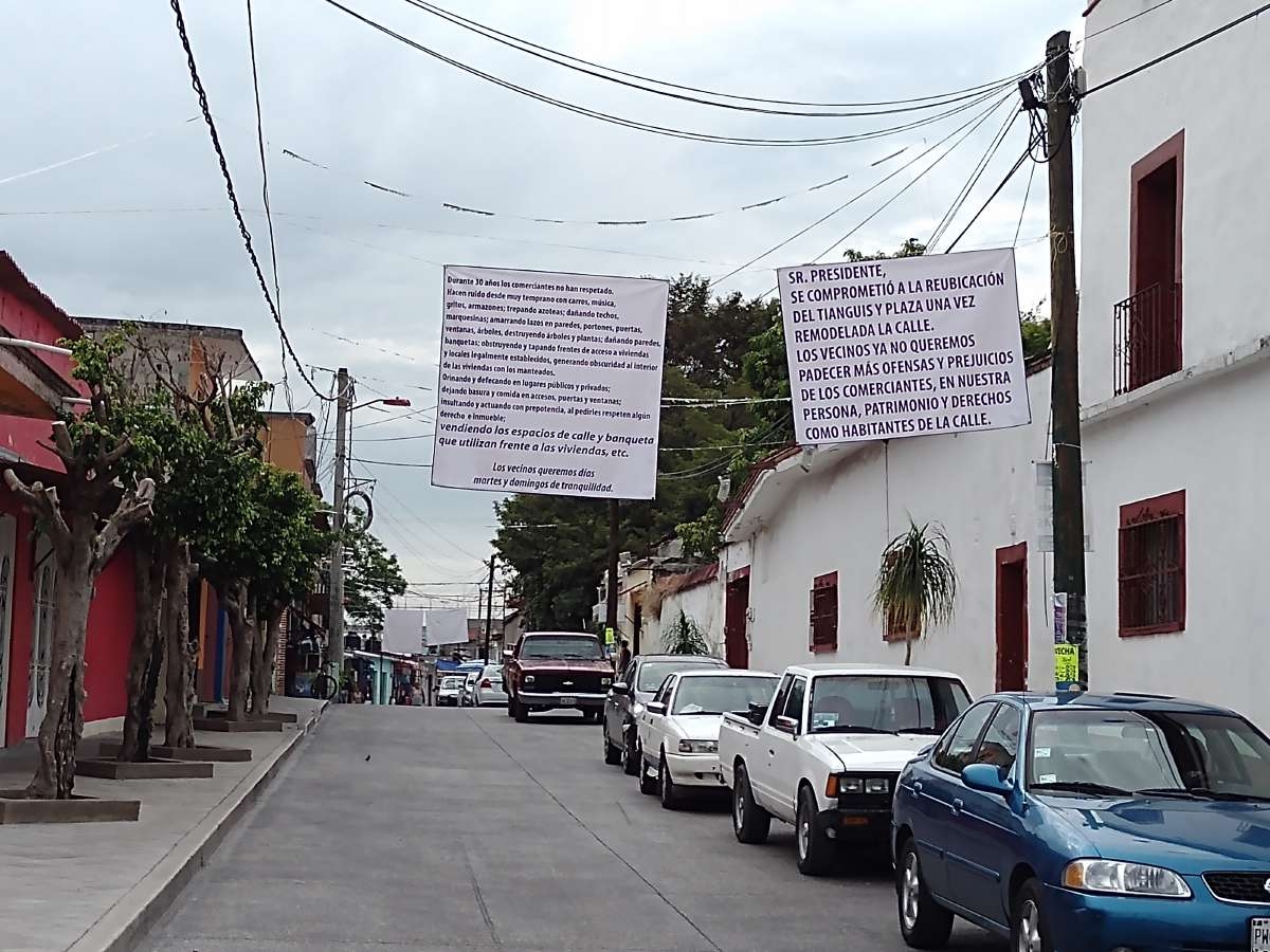 Exigen reubicación de tianguistas en Miacatlán