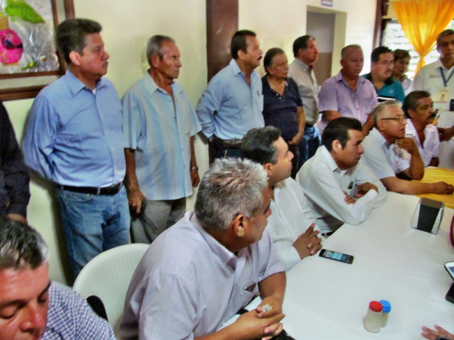 Transportistas del sur demandan freno a mototaxis