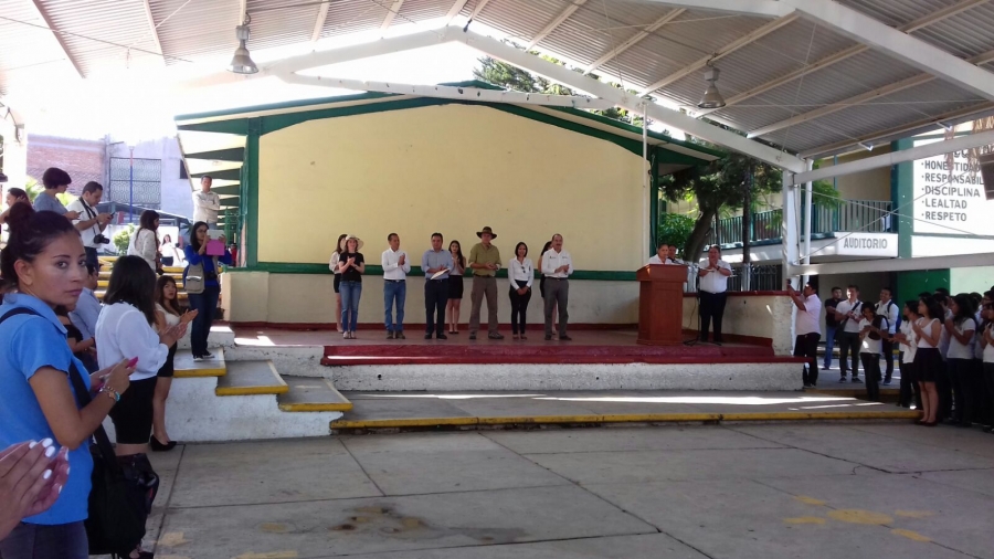 Da inicio la jornada  de reforestación  en escuelas.