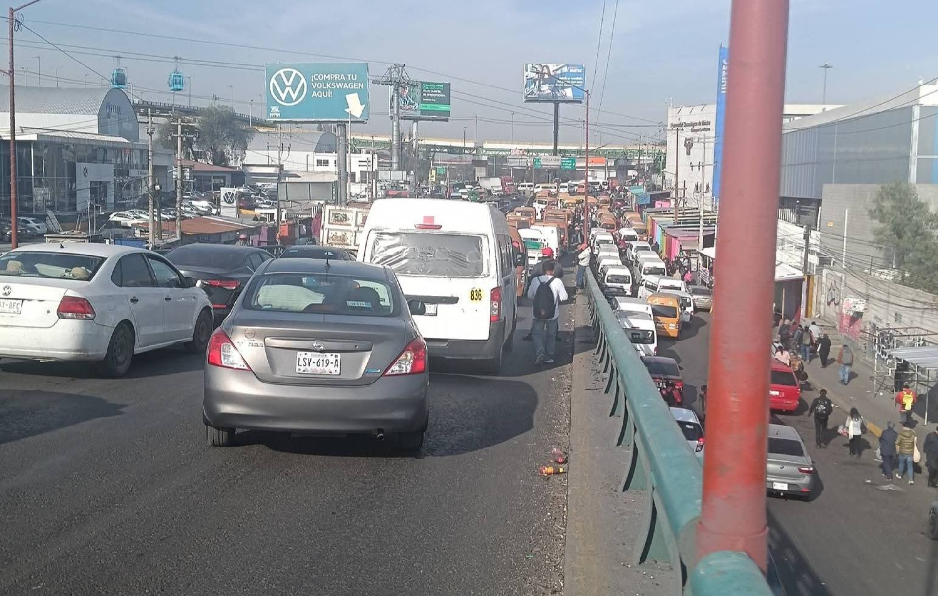 Transportistas de Edomex realizan bloqueo por presunta red de extorsión