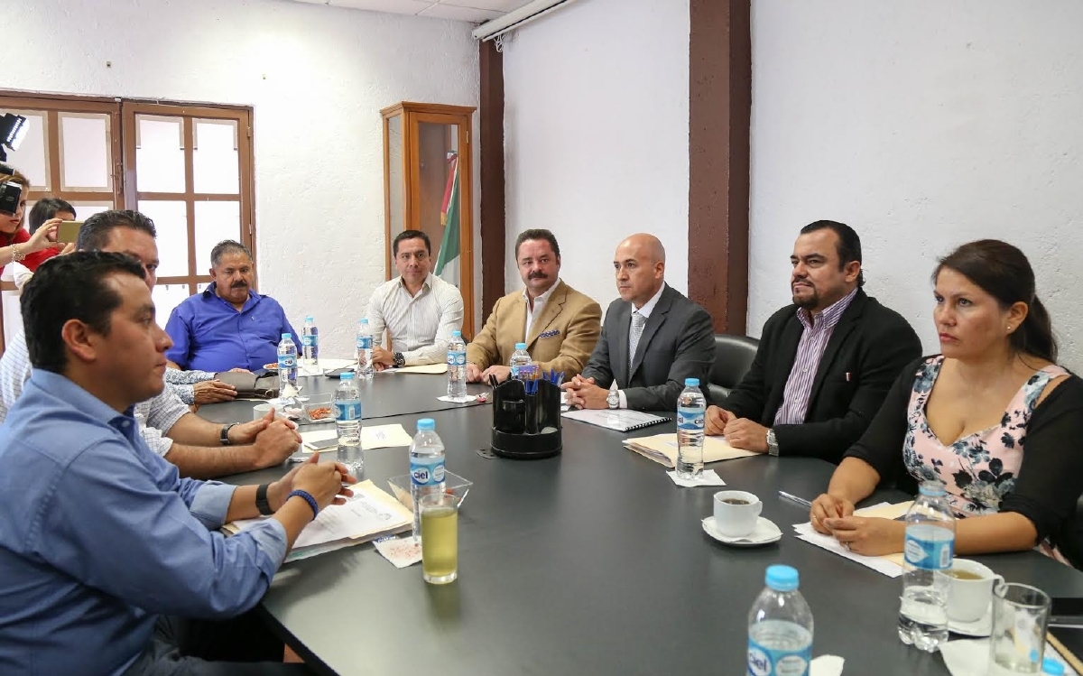 Se reúne fiscal del estado con integrantes de la Junta Política del Congreso de Morelos