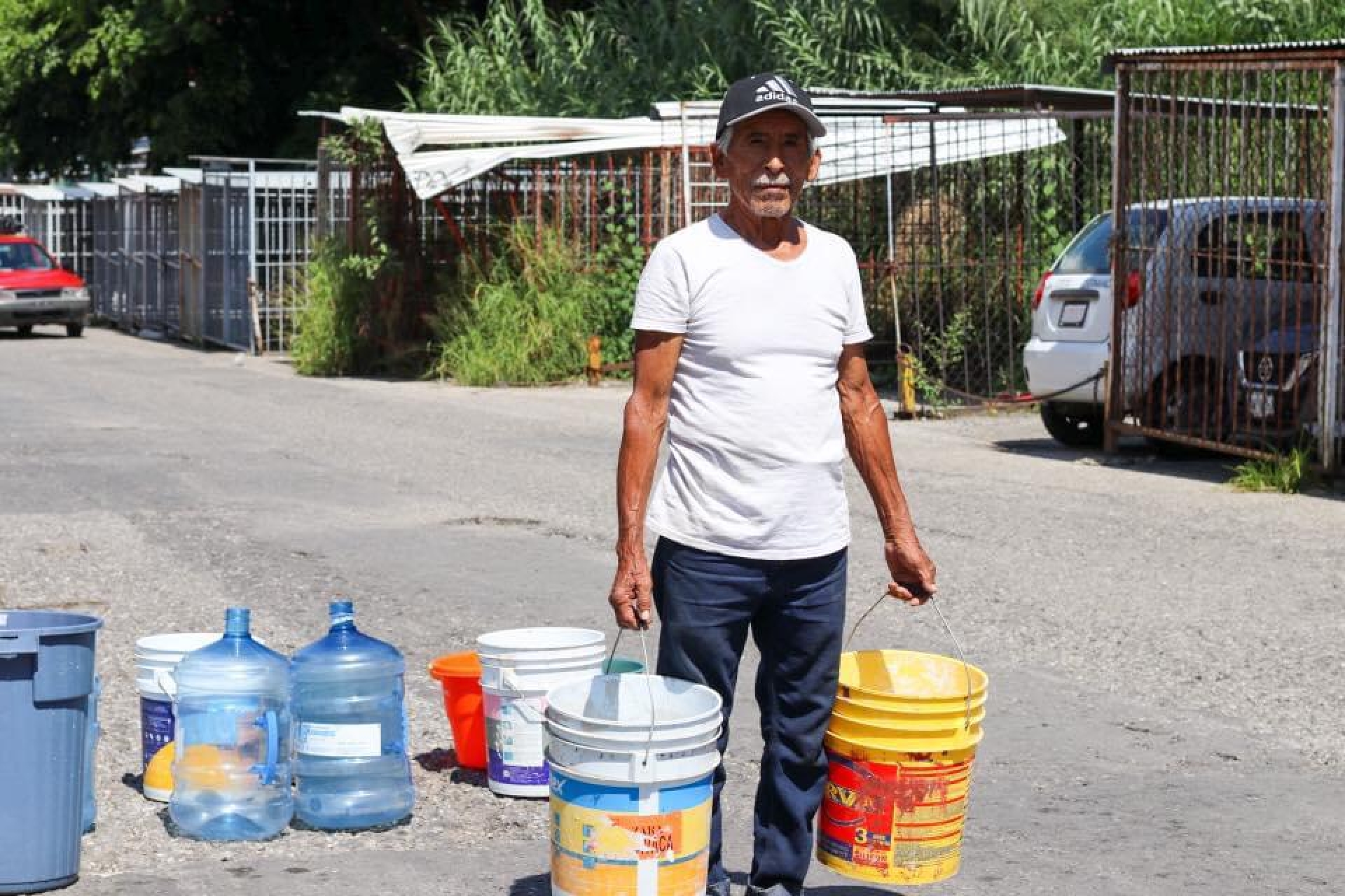 Al menos 5 colonias, sin agua