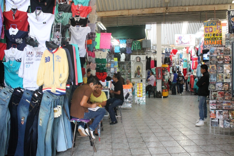 Locatarios lucran con locales de las plazas Lido y Degollado